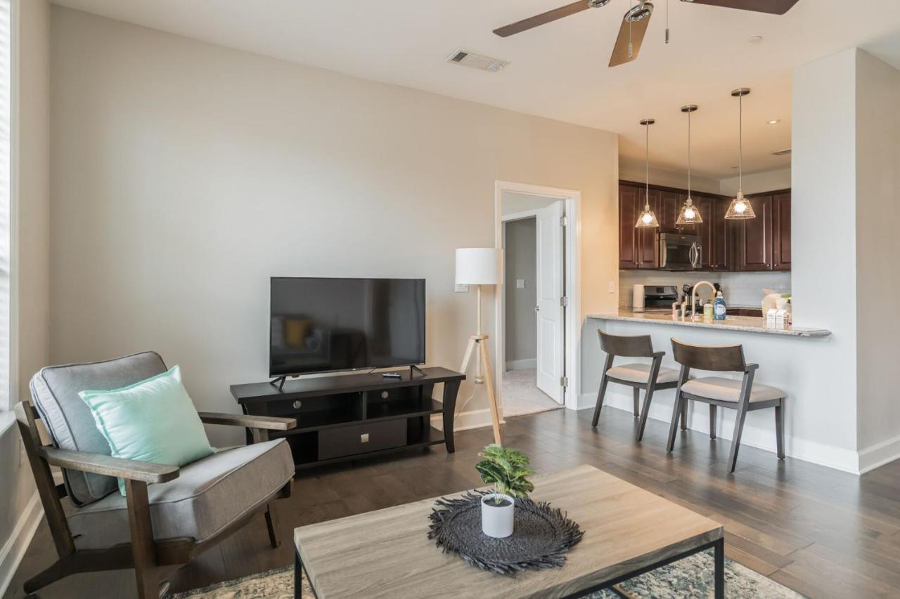 Newly Renovated 2-bedroom + Pool + Gym Apartamento San Antonio