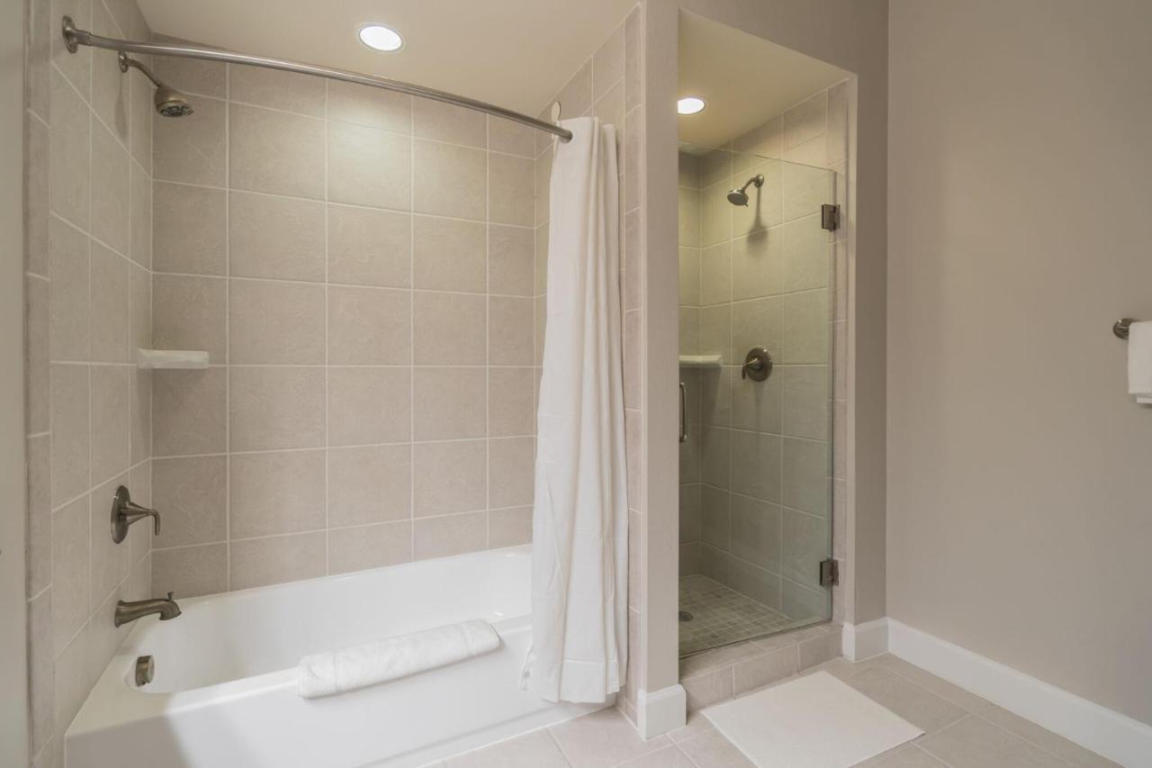 Newly Renovated 2-bedroom + Pool + Gym Appartement